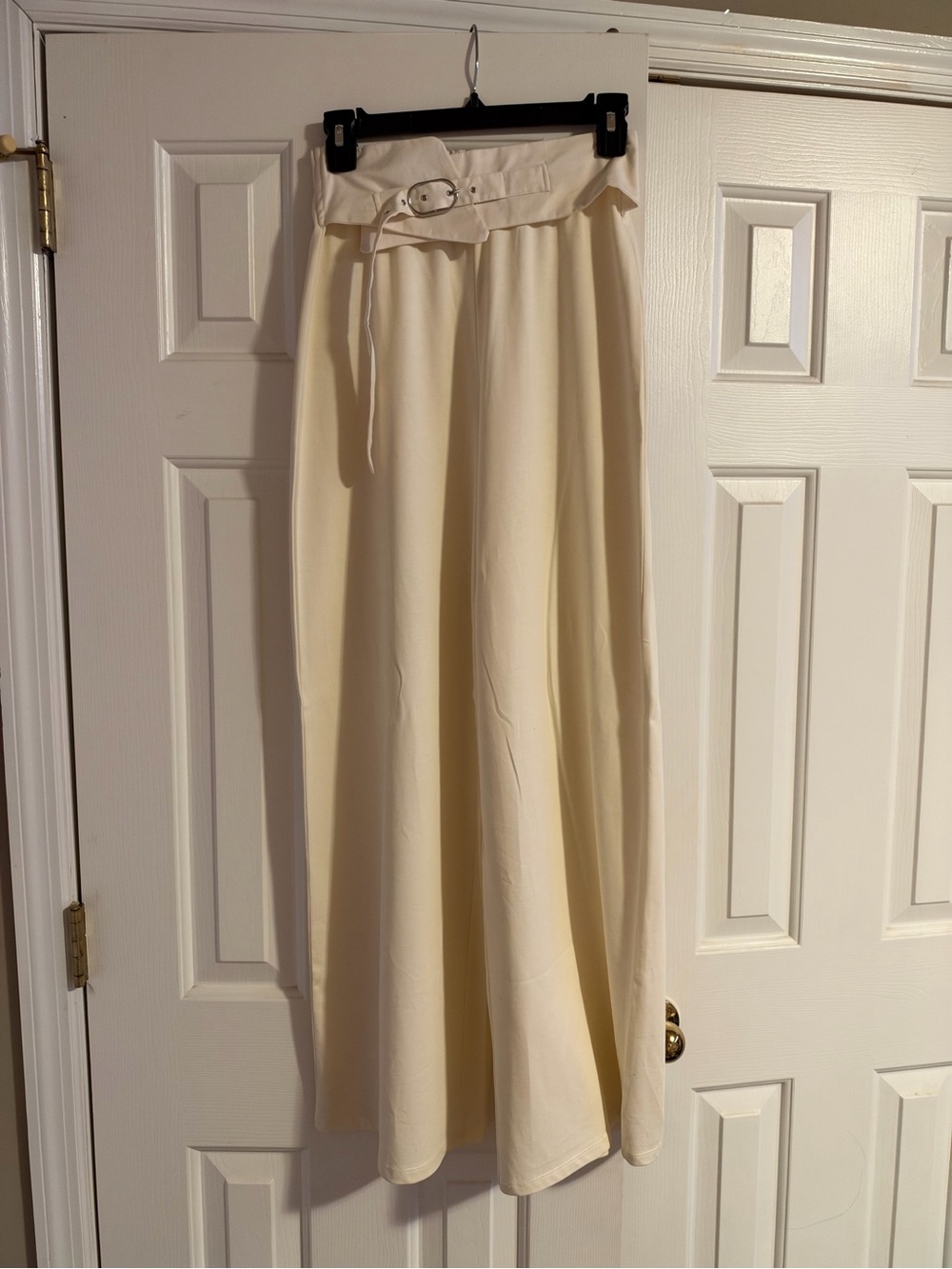 Zara Beige/off white Trousers